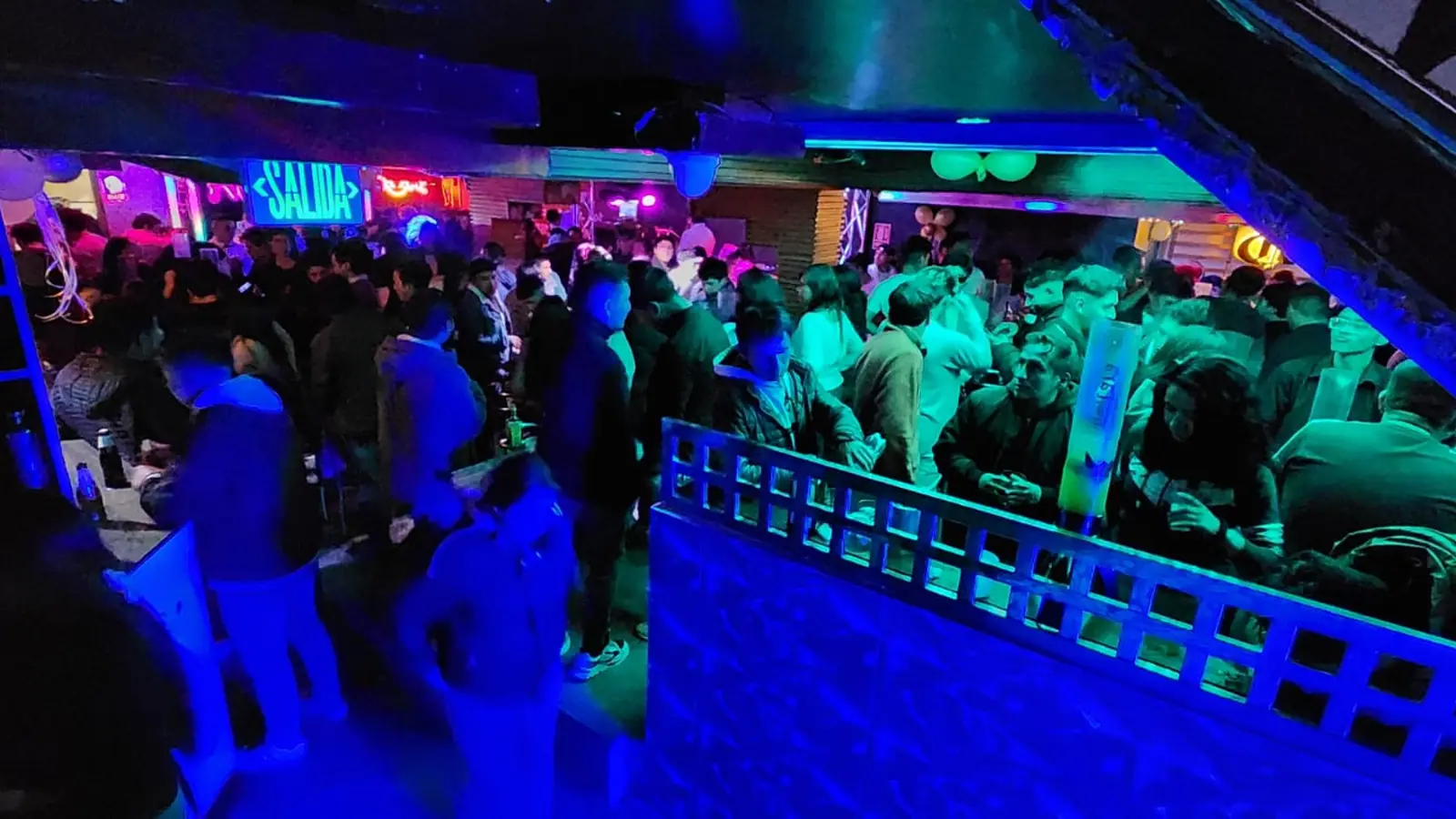 El local de Alquitara VIP lleno, visto desde la zona alta